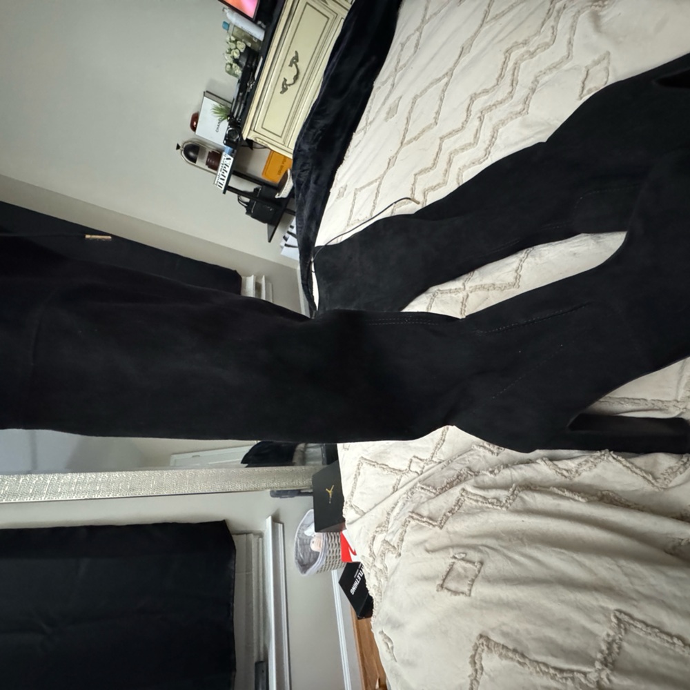 Thigh high black boots - Picture 3 of 6